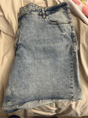 Light Wash Women’s Denim Bermuda Shorts - Old Navy